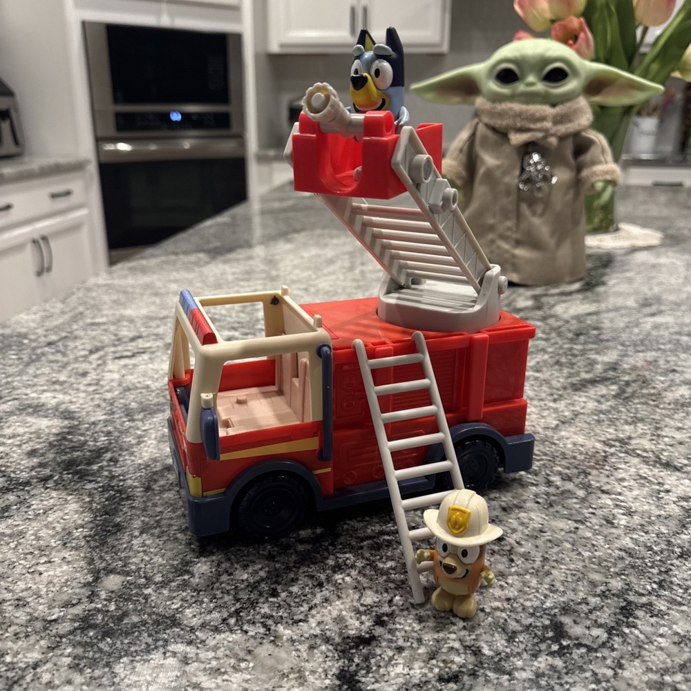 Firetruck Bluey Toy Fire Engine Fighter Two Figures And Ladder